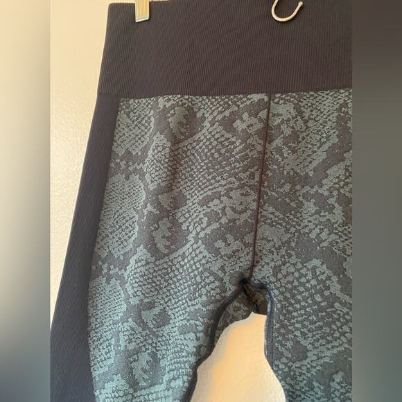 Joy Lab Teal Nights Yoga Pilates Seamless 7/8 Length High Rise Legging Large NWT - Picture 3 of 12